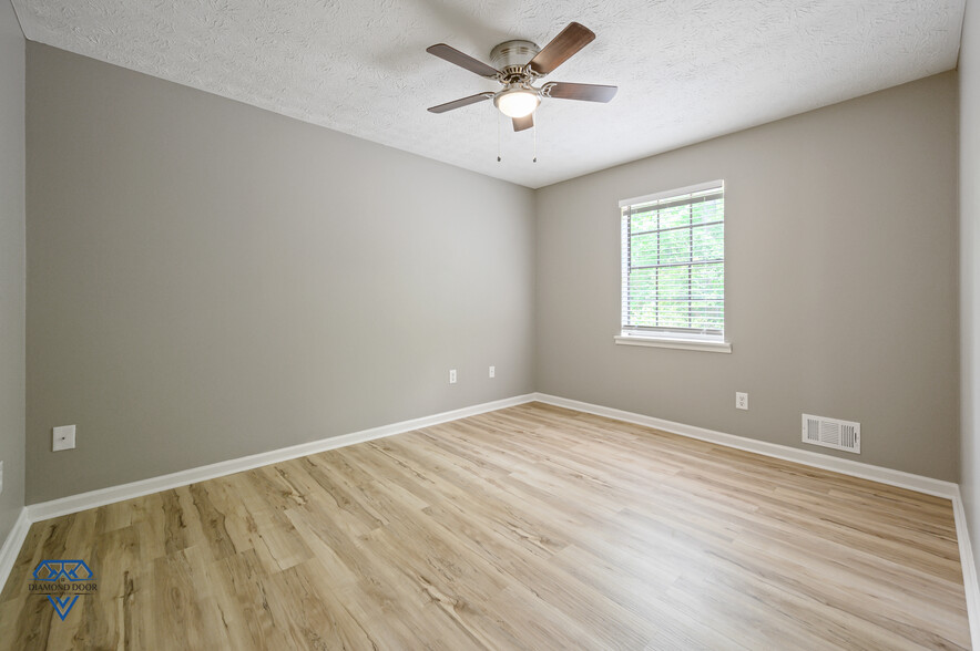 Building Photo - 4400 Chartley Ln