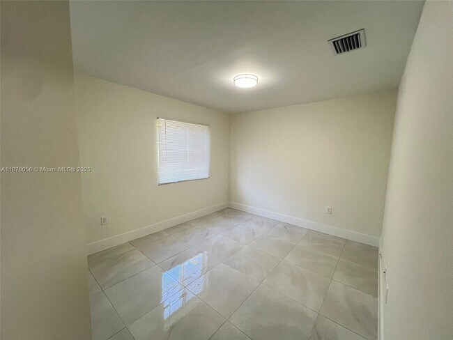 Building Photo - 4615 NW 15th Ct
