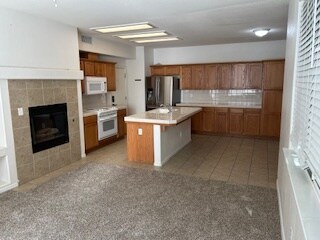 Building Photo - 628 W Venice Ln