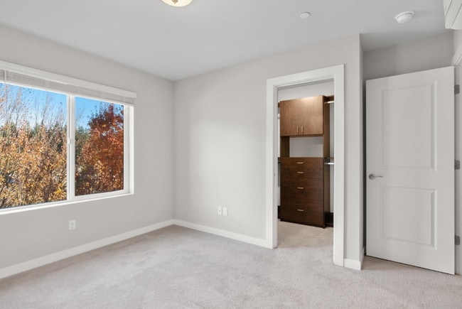 Building Photo - Stunningly Upgraded 2-Bed, 2.5-Bath Townho...