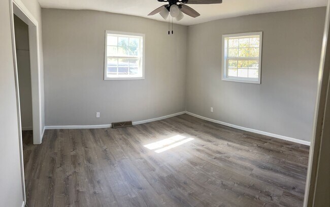 Building Photo - 638 N Patterson Ave
