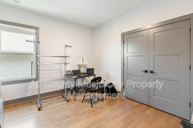 Building Photo - 1507B 14th Ave N