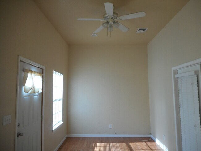 Building Photo - 613 Donaldson Ave