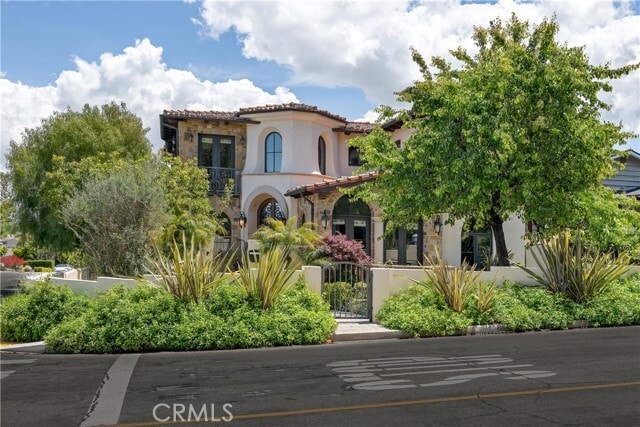 Building Photo - 718 N Poinsettia Ave