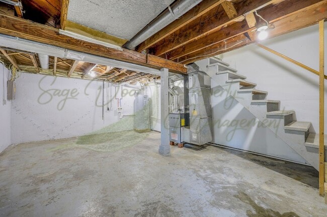 Building Photo - MODERN UPDATES!!!