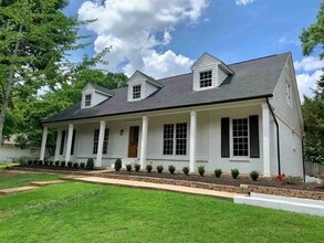 Building Photo - 3069 Circle Gate Dr