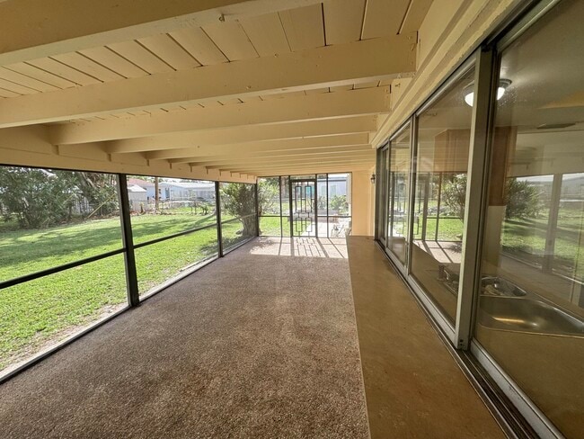 Building Photo - 200 SW 4th St