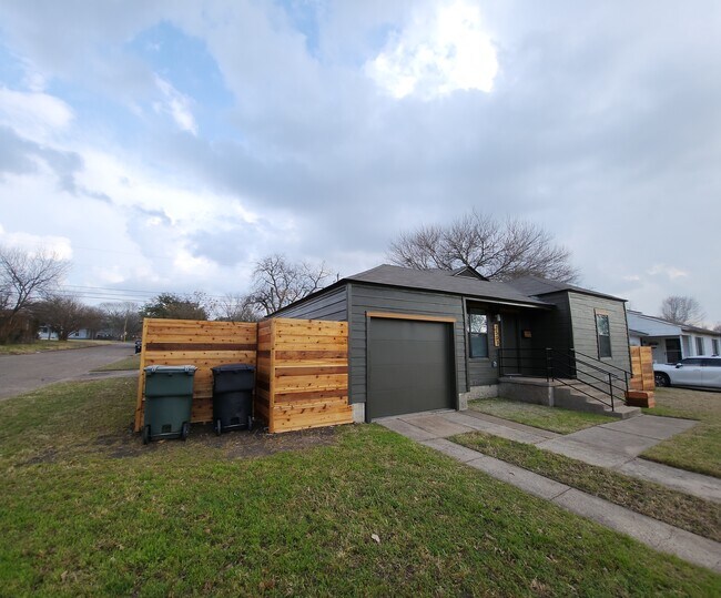 Building Photo - 1503 S 15th St