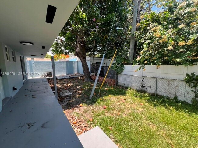 Building Photo - 1239 SW 22nd Ave