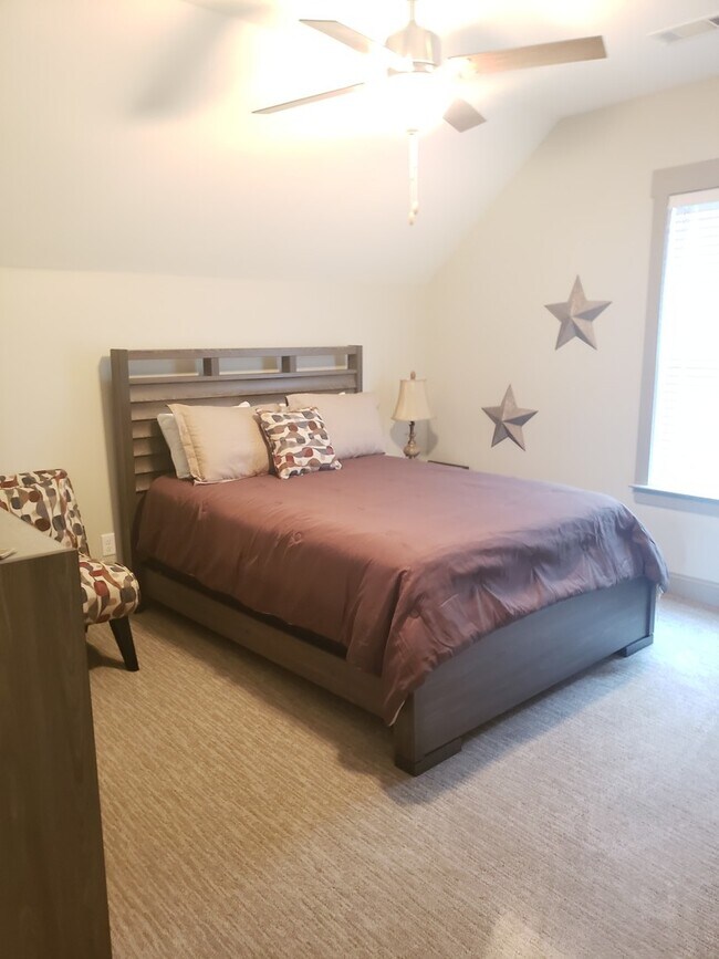 Building Photo - Lease this Absolutely Stunning Home Today ...