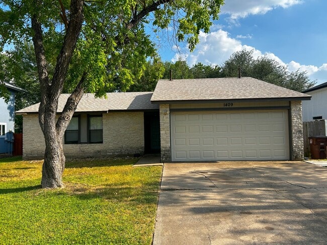 Primary Photo - Comfy Round Rock 3/2 in Mesa Park