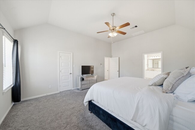 Building Photo - 4011 Centre Glen Dr