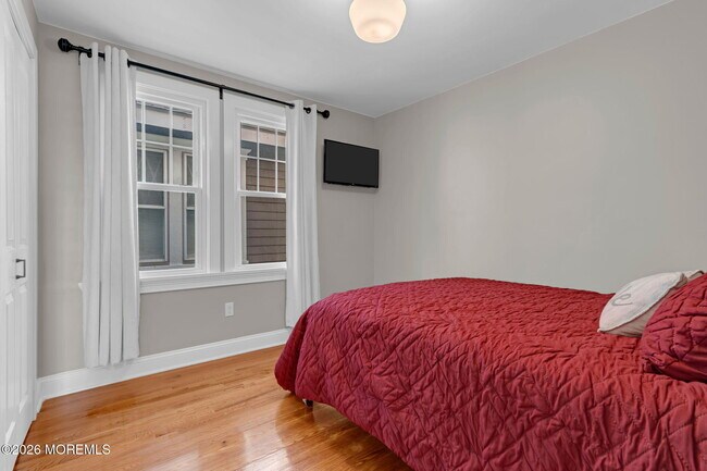 Building Photo - 115 Grassmere Avenue