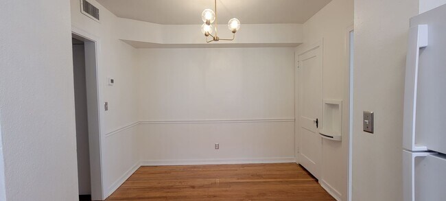 Building Photo - Cherry St 1109