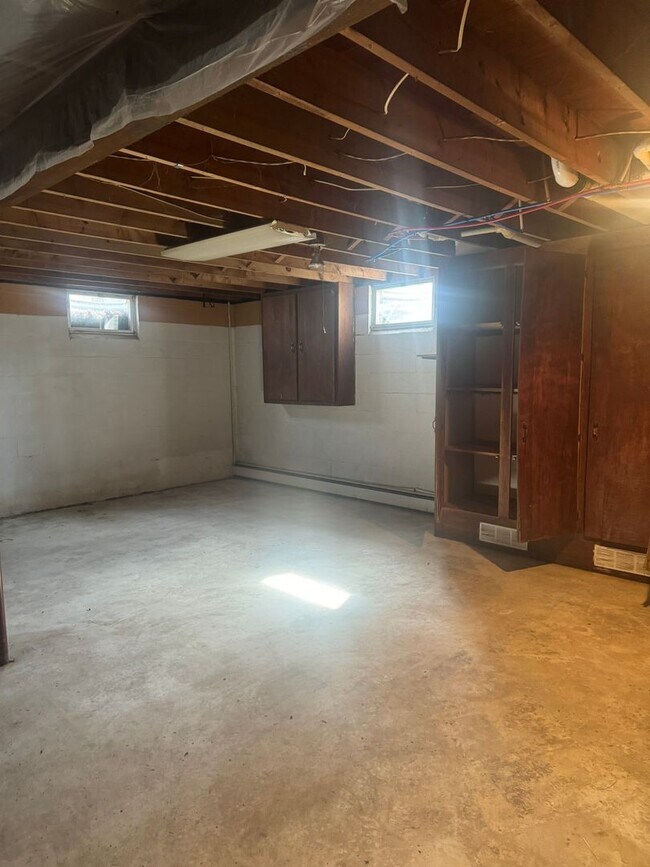 Building Photo - 3 Bedroom 1.5 bath Country Setting Home