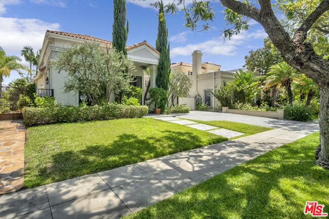 Building Photo - 116 N Palm Dr