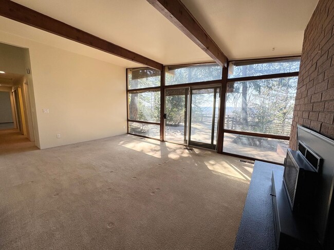 Building Photo - Mid-century modern view 3 bed house on top private drive with view of valley