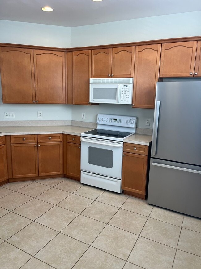 Building Photo - Great Neighborhood with Community Pool