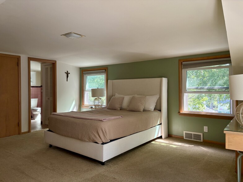 Building Photo - 4112 Gladstone St