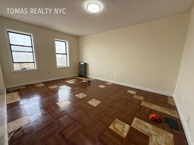 Building Photo - 710 E 235th St