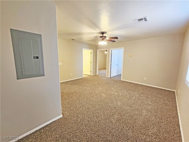Building Photo - 200 S Mount Charleston Dr E