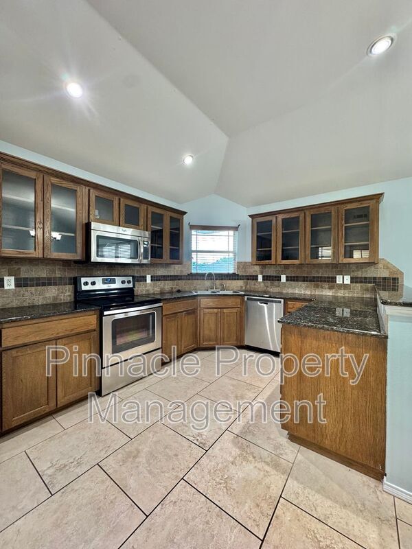 Building Photo - 4925 Scarlet Oak Dr