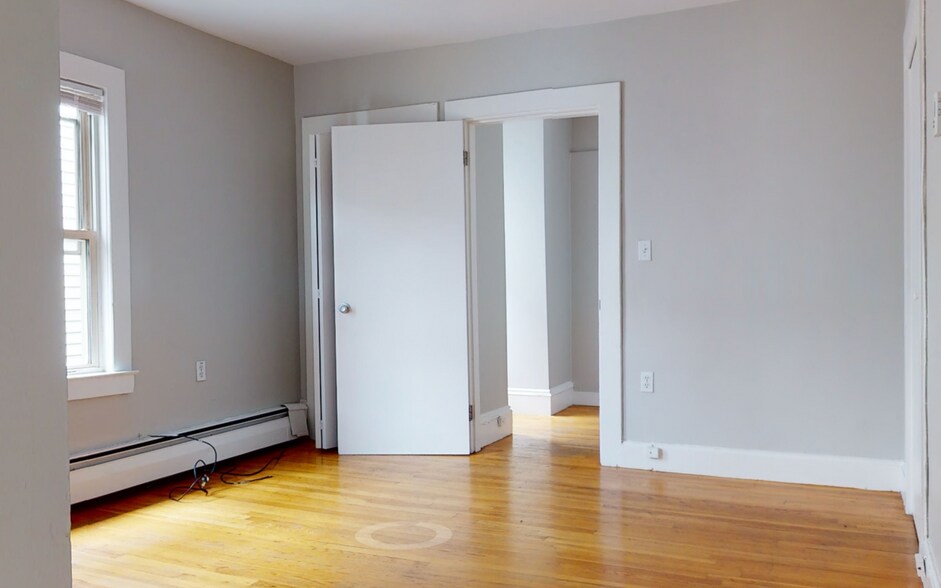 Building Photo - 224 Banks St