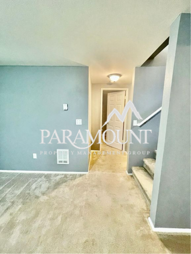 Building Photo - Charming 3-Bedroom Duplex Near Southworth ...
