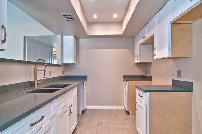 Building Photo - 616 S Hardy Dr