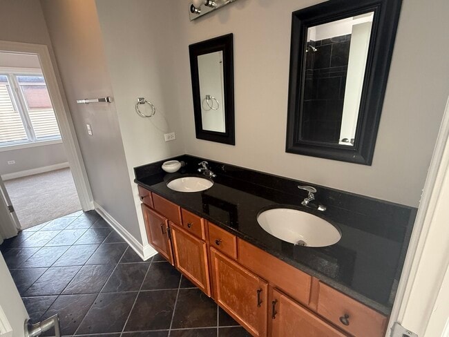 Building Photo - 7008 W Medill Ave