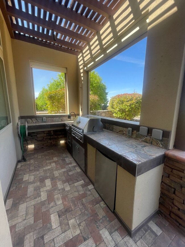 Building Photo - Gorgeous home in The Boulders at Sonoma Ra...