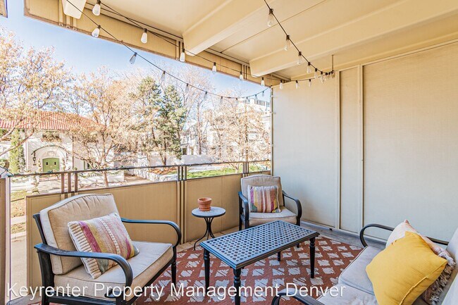 Building Photo - 2 br, 1 bath House - 700 N Washington St #207