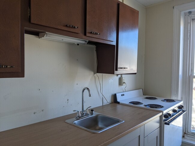 Building Photo - 305 Mahantongo St
