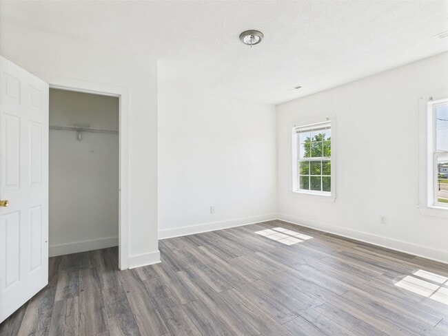 Building Photo - 1610 N 28th St
