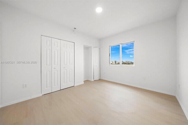 Building Photo - 3500 Coral Wy