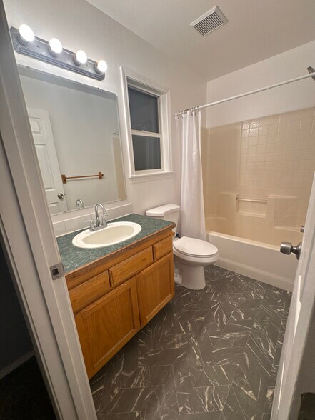 Building Photo - 9907 W Mesquite Ct