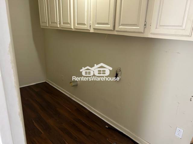 Building Photo - 9607 Red Ln Dr