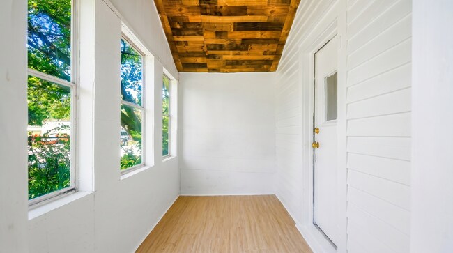 Building Photo - 3 bedroom 2 bathroom single family home | section 8 and EDEN welcomed