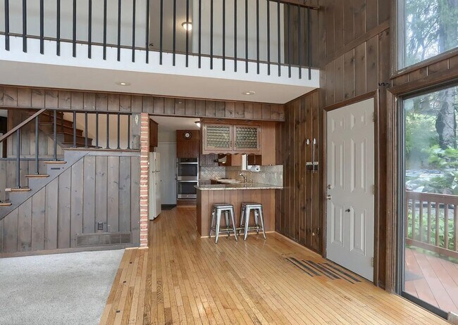 Building Photo - Secluded 3 Bedroom 4 Bath Home