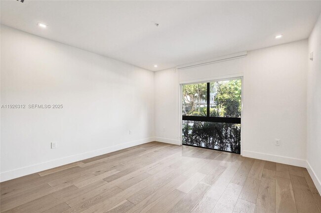 Building Photo - 200 Sunrise Dr