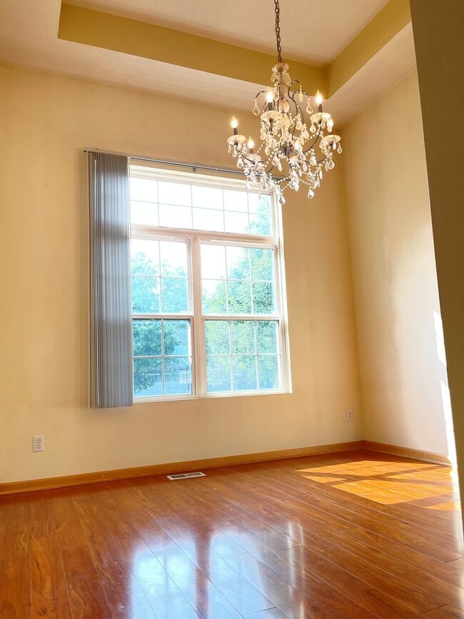 Building Photo - Move-in Special offer!!! Stunning 5 bedroo...