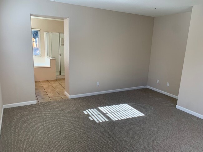Building Photo - Beautiful 4 Bedroom, 2.5 Bath Mountain Hou...