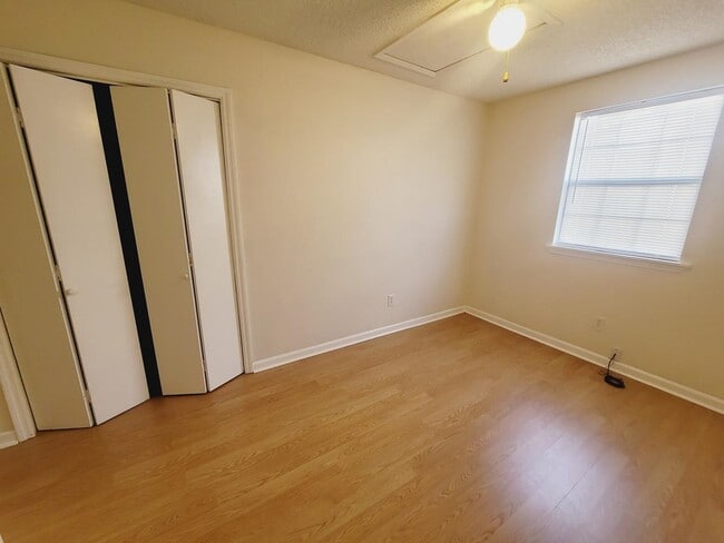 Building Photo - 3986 Breezee Ct