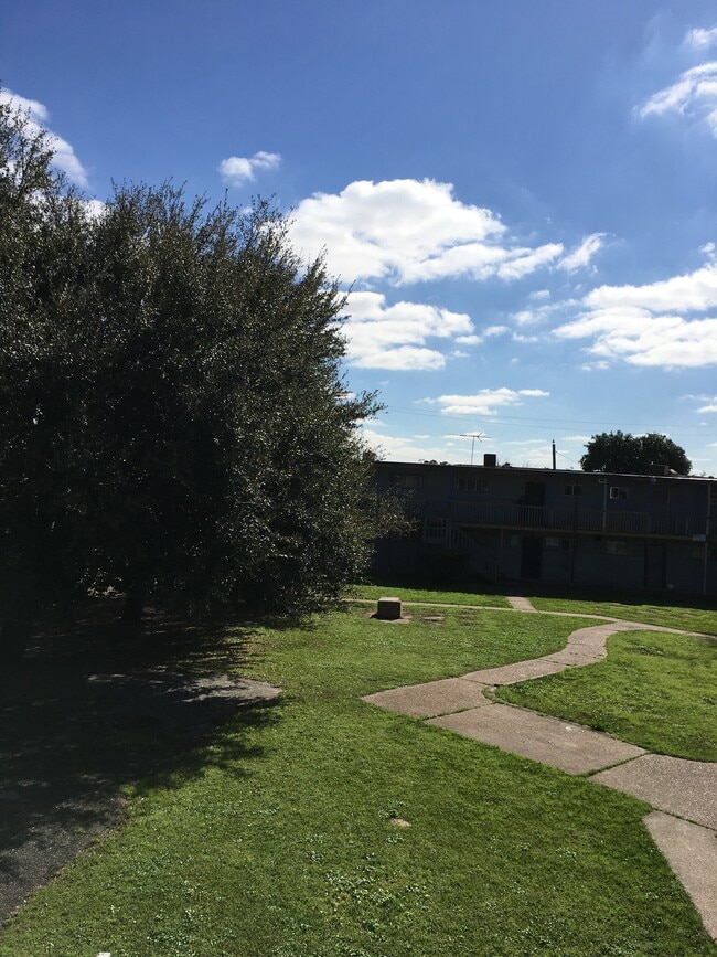 Building Photo - 7939 Sarita St