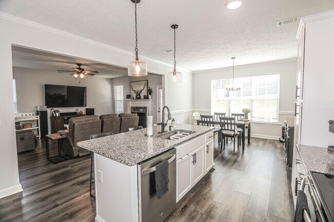 Building Photo - 550 Jensen Ln