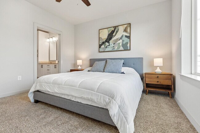 Building Photo - 5820 1/2 Cameron Rd