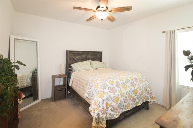 Building Photo - 2307 Red Sky Dr