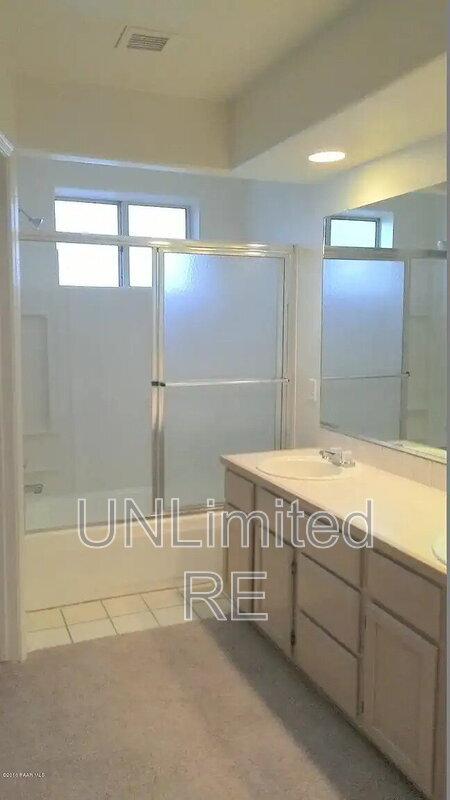 Building Photo - 3285 N Hedgewood Dr