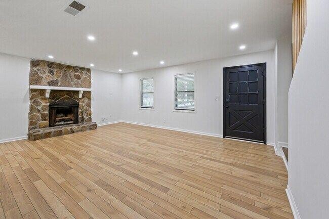 Building Photo - 1520 Springwood Dr SE