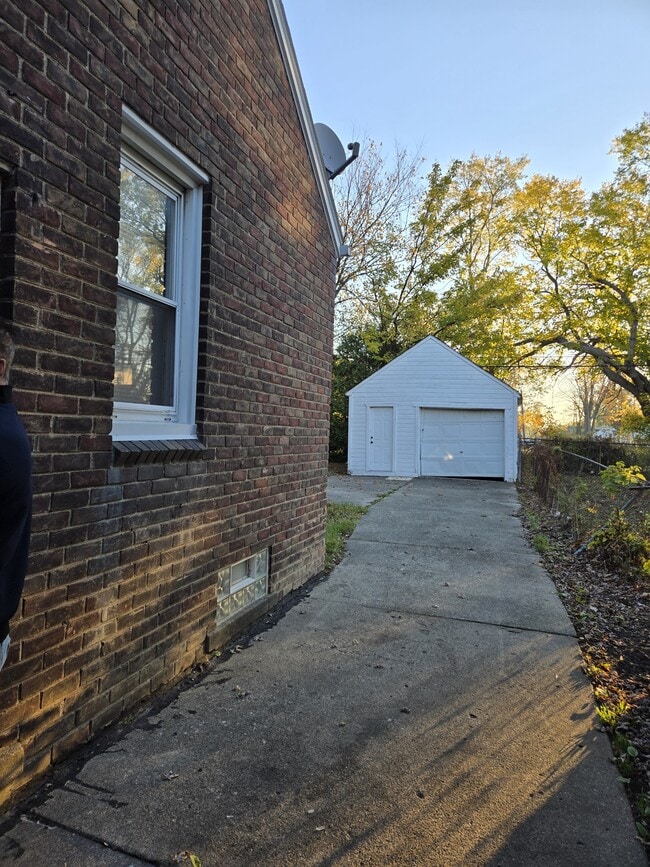 Building Photo - 19758 Fairport St